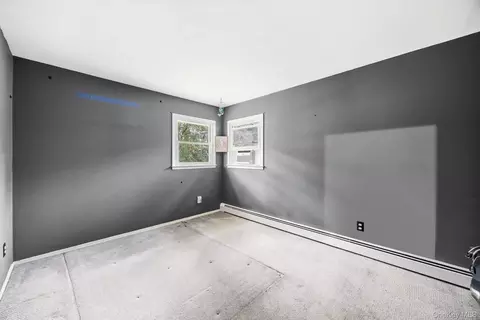 Bedroom - 2 Easterly Rd, Hampton Bays, NY 11946 photo 1 of 3
