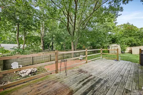 Exterior - 2 Easterly Rd, Hampton Bays, NY 11946 photo 2 of 8