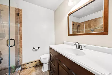 Bath - 2 Easterly Rd, Hampton Bays, NY 11946 photo 1 of 2