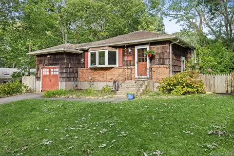 Exterior - 2 Easterly Rd, Hampton Bays, NY 11946 photo 1 of 8