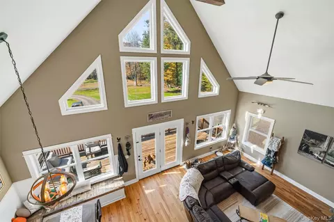 Entry Way - 155 Sands Rd, Wallkill, NY 10941 photo 5 of 7