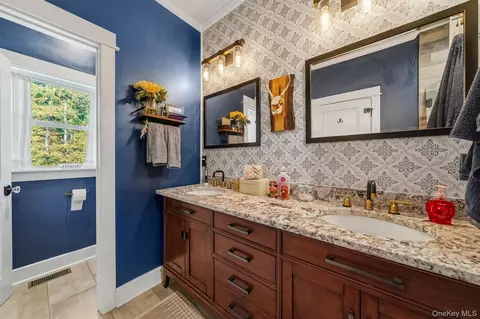 Bath - 155 Sands Rd, Wallkill, NY 10941 photo 3 of 5