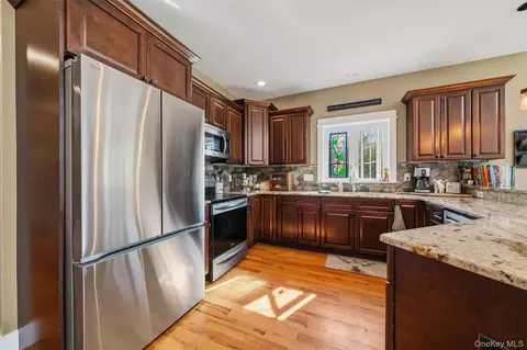 Kitchen - 155 Sands Rd, Wallkill, NY 10941 photo 3 of 5