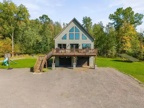Exterior - 155 Sands Rd, Wallkill, NY 10941 photo 3 of 5