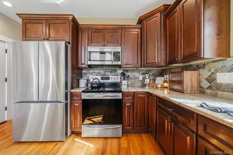 Kitchen - 155 Sands Rd, Wallkill, NY 10941 photo 4 of 5