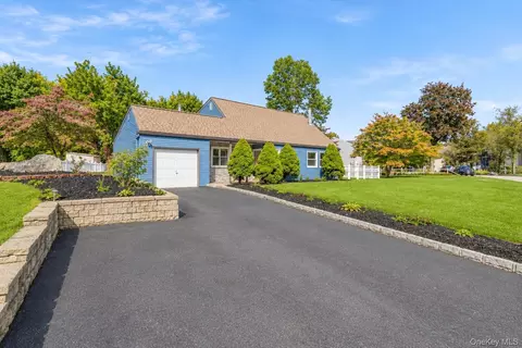 2597 Farsund Dr, Yorktown, NY 10598