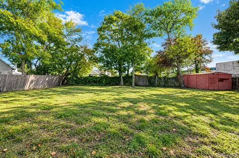 35 Funaro Ct, Brookhaven, NY 11772
