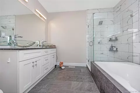 Bath - 32 Tyler Dr, Riverhead, NY 11901 photo 3 of 3