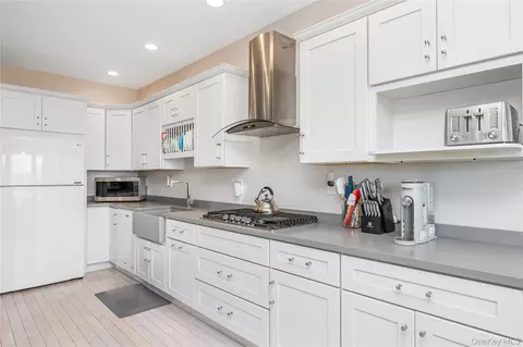 Kitchen - 32 Tyler Dr, Riverhead, NY 11901 photo 1 of 4