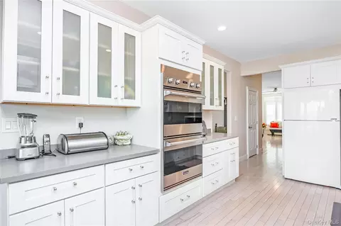 Kitchen - 32 Tyler Dr, Riverhead, NY 11901 photo 2 of 4