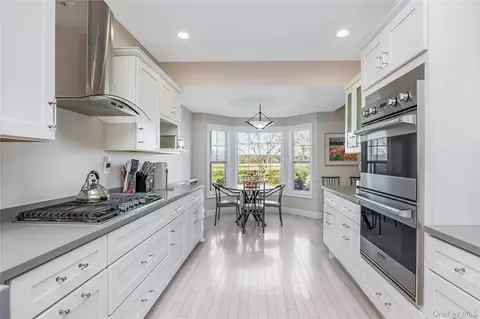 Kitchen - 32 Tyler Dr, Riverhead, NY 11901 photo 3 of 4