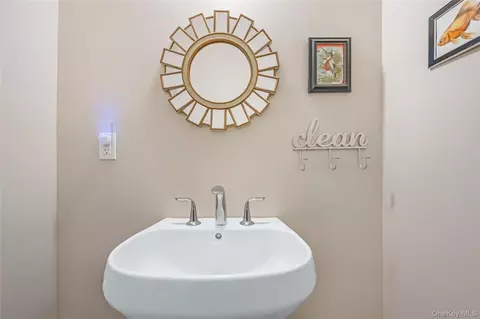 Bath - 32 Tyler Dr, Riverhead, NY 11901 photo 2 of 3