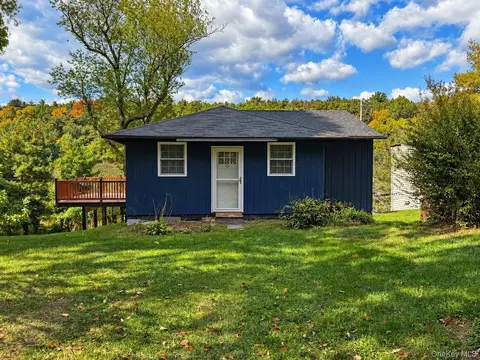 9 Old Green Lake Rd, Athens, NY 12015