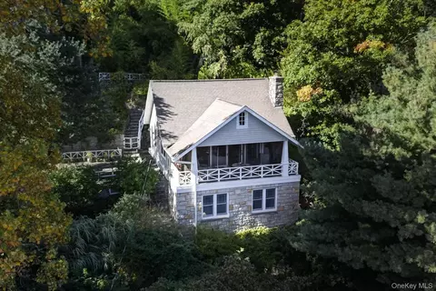 79 Tanglewylde Rd, Lake Peekskill, NY 10537