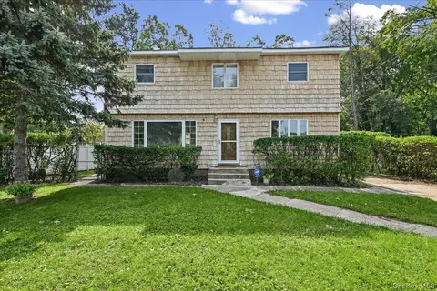132 Commonwealth Dr, Wyandanch, NY 11798
