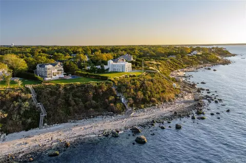 1000 Sound Dr, Greenport, NY 11944