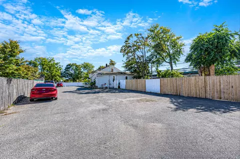 41 Funaro Ct, Patchogue, NY 11772 photo 3