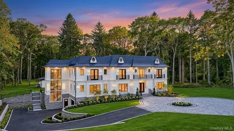291 Muttontown Eastwoods Rd, Syosset, NY 11791