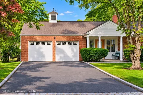 100 Hoover Pl, Centerport, NY 11721