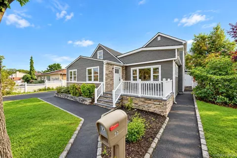 93 Vermont Ave, West Babylon, NY 11704
