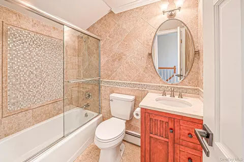 Bath - 76 Corbin Ave, Brookhaven, NY 11772 photo 3 of 4