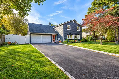 Exterior - 76 Corbin Ave, Brookhaven, NY 11772 photo 2 of 8