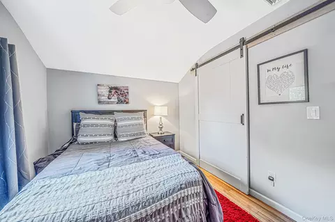 Bedroom - 76 Corbin Ave, Brookhaven, NY 11772 photo 4 of 7