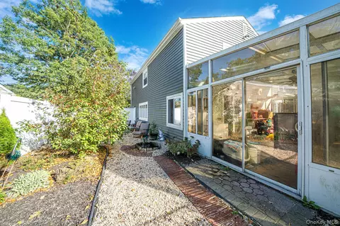 Exterior - 76 Corbin Ave, Brookhaven, NY 11772 photo 4 of 8