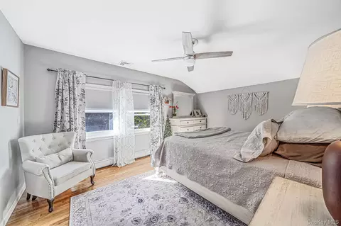 Bedroom - 76 Corbin Ave, Brookhaven, NY 11772 photo 1 of 7
