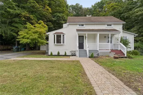 12 East Pl, Tuxedo, NY 10987