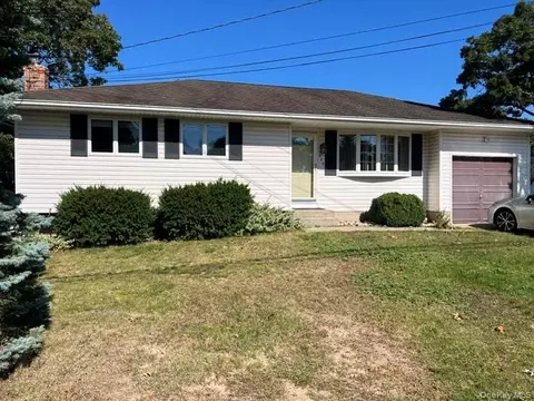 226 Estelle Ave, Holbrook, NY 11741