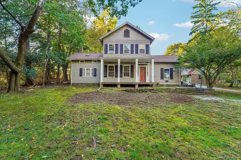 597 W Nyack Rd, Clarkstown, NY 10994