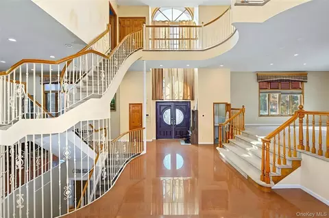 Entry Way - 160-01 13 Ave, Whitestone, NY 11357 photo 1 of 3