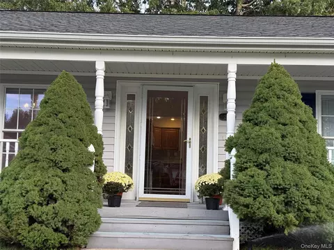 1407 Middle Rd #271, Calverton, NY 11933