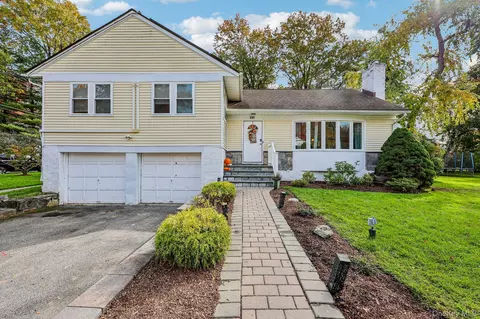 241 Stratton Rd, New Rochelle, NY 10804