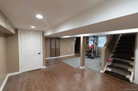 Entry Way - 324 Gardnerville Rd, Wawayanda, NY 10958 photo 2 of 2