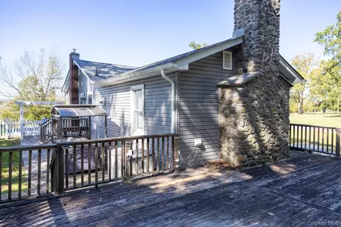 Exterior - 324 Gardnerville Rd, Wawayanda, NY 10958 photo 2 of 13