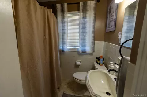 Bath - 324 Gardnerville Rd, Wawayanda, NY 10958 photo 1 of 1