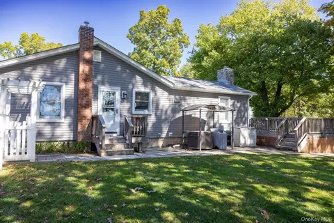 Exterior - 324 Gardnerville Rd, Wawayanda, NY 10958 photo 6 of 13