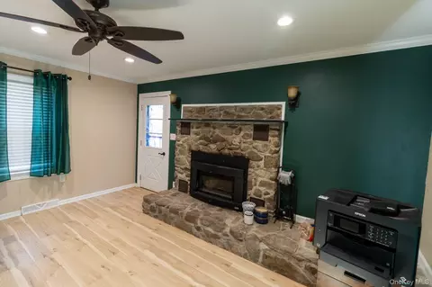 Living - 324 Gardnerville Rd, Wawayanda, NY 10958 photo 1 of 1