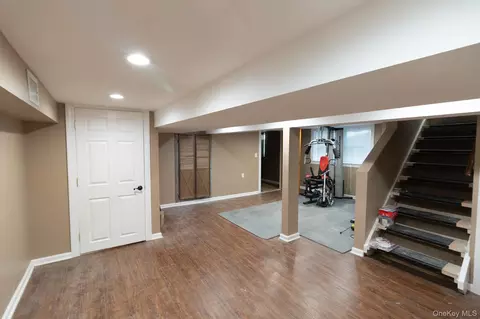 Entry Way - 324 Gardnerville Rd, Wawayanda, NY 10958 photo 1 of 2