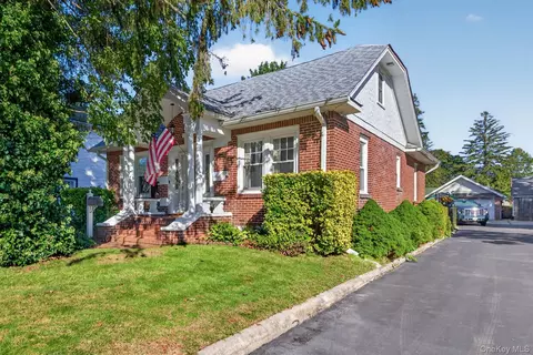 Exterior - 69 Robert St, Patchogue, NY 11772 photo 2 of 8