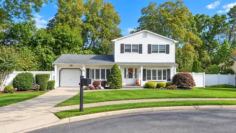 61 Birch St, Lake Grove, NY 11755