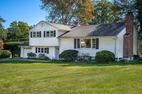 4 Robin St, Orangetown, NY 10965
