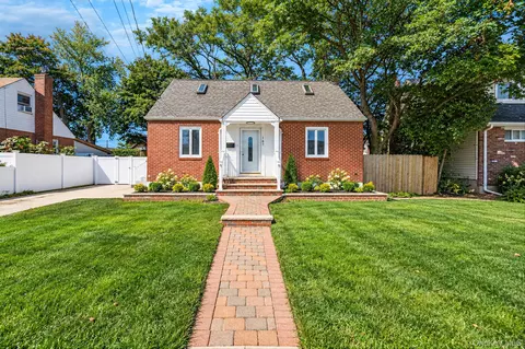 167 Stanton Blvd, Uniondale, NY 11553