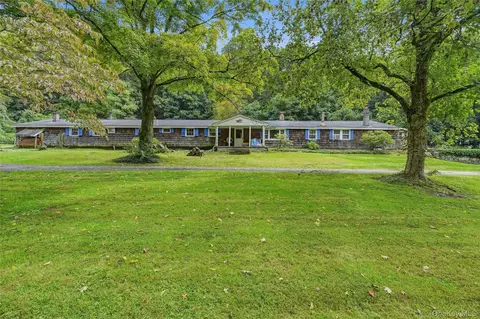 5 Douglas Dr, Wappinger, NY 12590