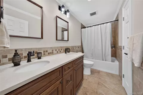 Bath - 3 Jasper Ave, Patchogue, NY 11772 photo 4 of 4
