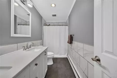 Bath - 3 Jasper Ave, Patchogue, NY 11772 photo 1 of 4