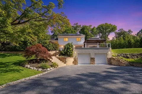 29 Hillside Ln, Syosset, NY 11791