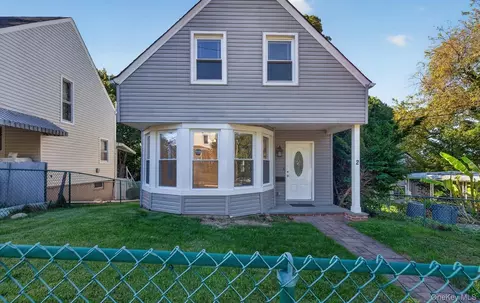 2 Austral Ave, Glen Cove, NY 11542